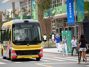 太酷了！这支大运村自动驾驶车队吸引外国运动员纷纷打卡围观