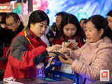 自贡：当“意见簿”上写满“感谢信” 彩灯亦是“暖灯”
