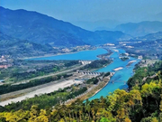 成都塑造“开明开放、创新创造”的城市品格，涵育“奋斗幸福、达观友善”的人文特质