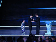 历届之最！中国科幻人拿下三项雨果奖