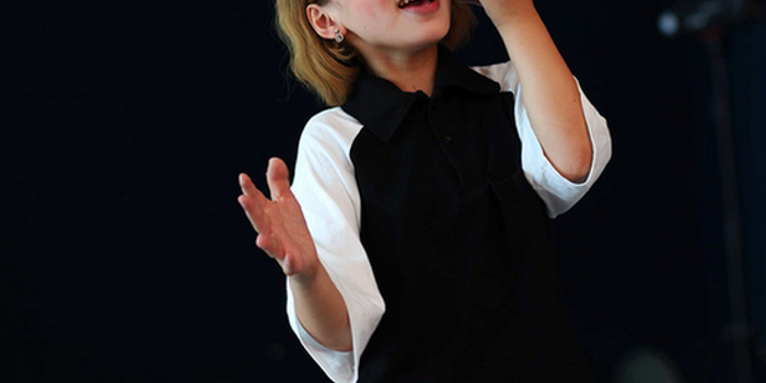 黄硕:汶川"袖珍女孩" 你用追梦鼓舞着世界