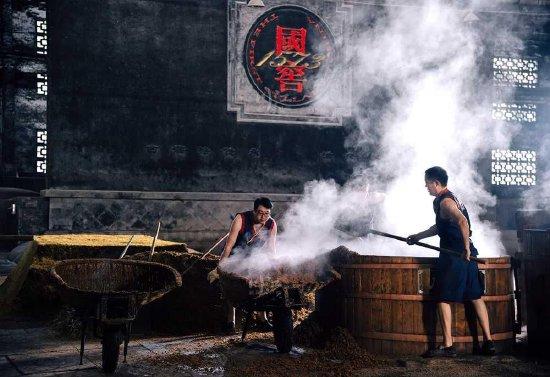 ▲泸州老窖酒传统酿制技艺不断代传承至今已有700年