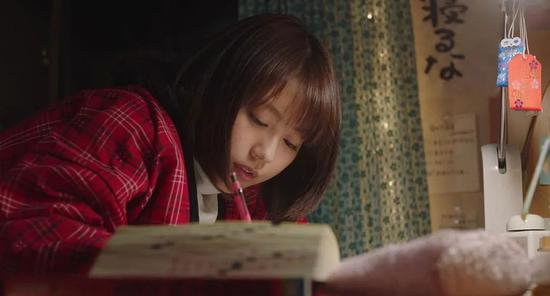 　解压是人生的一大考点。/《垫底辣妹》电影截图