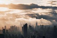 杨国英:敲打李嘉诚屯地,楼市调控再升级?
