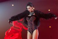 刘纪辉:盘点梅艳芳不同风格的演唱会服饰造型