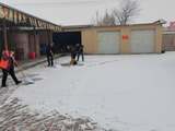 瑞雪覆村暖人心义工行动护出行——赵官屯村三支队伍义工清扫积雪保平安