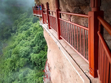 [转载]【甘肃】麦积烟雨虽逾千年，悬空栈道至今仍让人心跳
