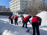 西兴街道人保财险社区“学雷锋净家园?保畅通护平安”志愿清雪活动
