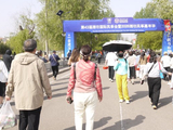 观看潍坊国际风筝会的市民（2）