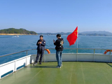 游千岛湖，泛舟湖上，湖景实在是太美了，我仿佛来到了蓬莱仙境。