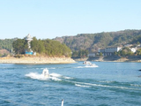 游千岛湖，从梅峰岛返回，在游船上享受下午4点的阳光与波光粼粼的湖面。