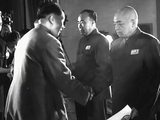 [转载]老照片：1955年,毛主席给将帅们授勋现场