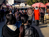 12715七绝·绮罗古镇之挤集市-腾冲(23)-保shan(24)-滇西十二日202602(240)