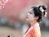 [转载]【原创】古服丽人容颜美，头插鲜花秀发盘。