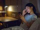 长期熬夜刷视频，脑血管受不了