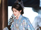 鞠婧祎身着蓝色古装温婉雅致尽显东方气韵