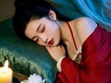 [转载]摄影视觉：卧赏烛焰，红裳花影幽梦