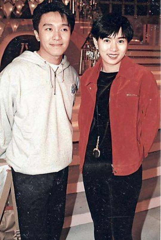 虽然恋情失败,但并未影响罗慧娟的星途,她凭借《法外