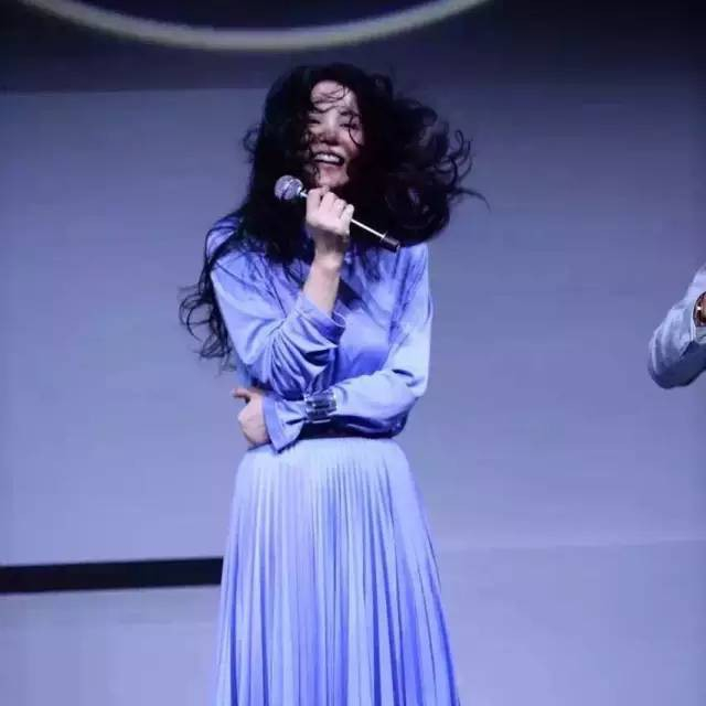 演唱会只唱一场,最高票价7800,华语乐坛只有王菲敢这么牛!__财经头条