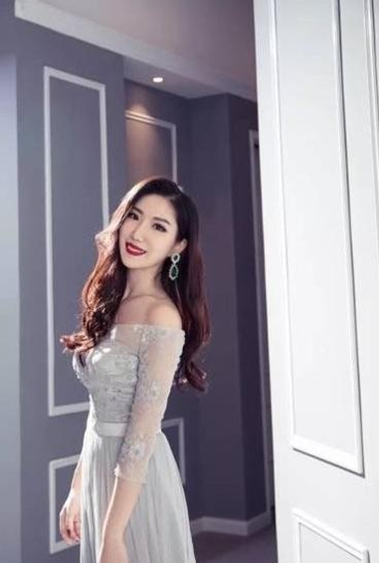 李帅老婆最新靓照:中超太太团颜值第一_新浪看点_手机新浪网