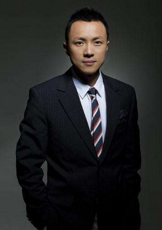 他曾是钦点的男一号,却遭雪藏退隐,如今复出跑龙套_新浪看点_手机新浪