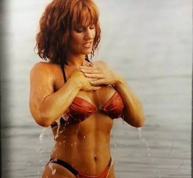 （Henry母亲 啧啧啧看这身材）