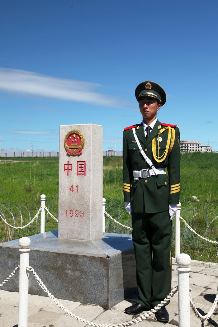 中国陆路口岸最大的国门 庄严的满洲里国门