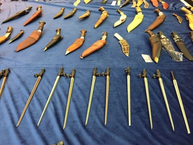 广州海关销毁八百多管制刀具:涉及尼泊尔弯刀等多个品种