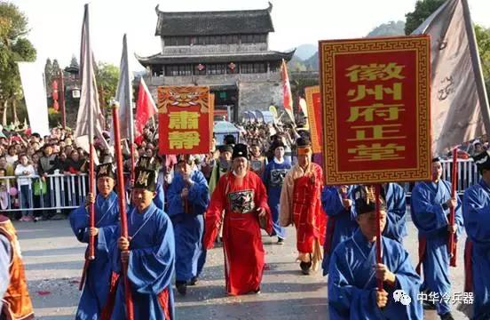 古代衙役抓贼巡逻用什么武器?