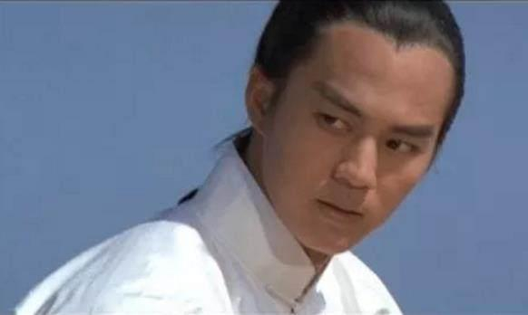 成龙遭古龙羞辱失声痛哭,看了狄龙年轻时的照片