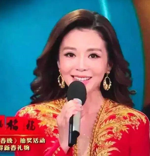 央视一姐朱迅癌症复发,身材消瘦被迫暂别舞台!