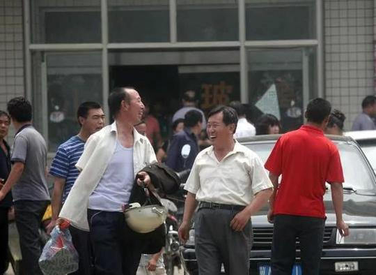 二姑家表姐生小孩说随多少礼钱,我看了一眼转身离开