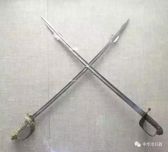 造型夸张的波斯弯刀为何能引领世界各国骑兵军刀设计