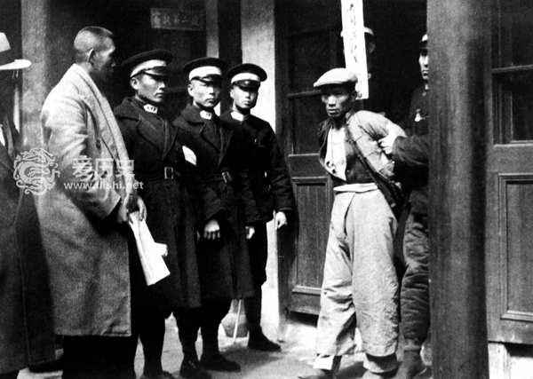 抗战时出卖国家民族的汉奸伏法照 临刑前丑态百出|汉奸|川岛芳子|梁鸿志|殷汝耕|刑场_新浪新闻