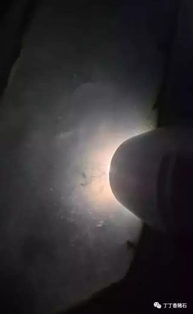 我们再来看看打灯的效果图，像小灯泡一样