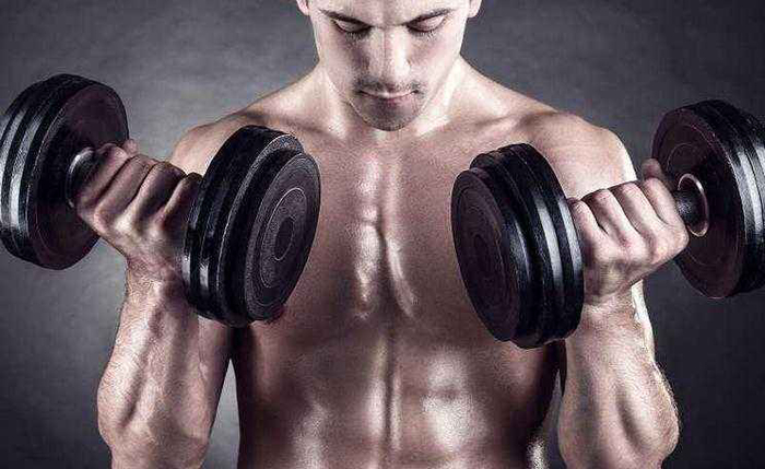 怎样做才能增肌减脂？减脂的原则是训练，就是少吃多运动。增肌和减脂可以同时来进行，一定要提高新成代谢，才有助于减肥和增肌。