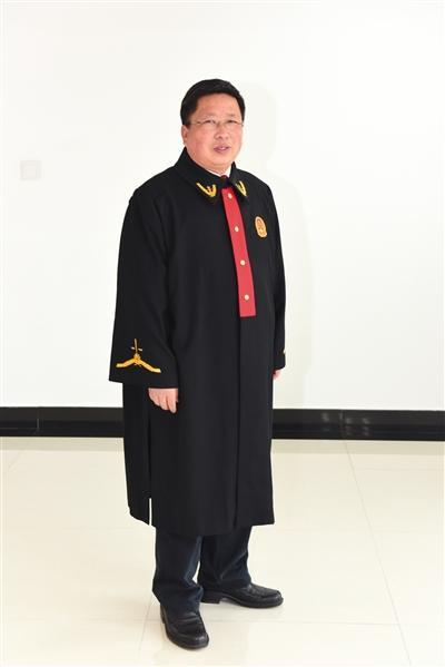 51岁法官办公时猝死