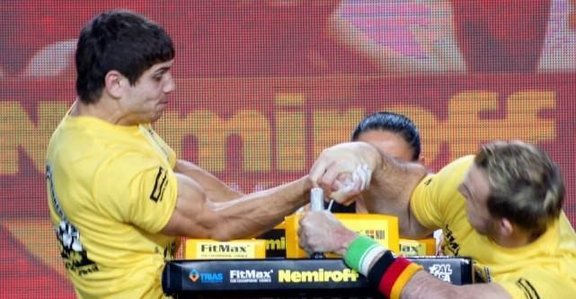 随后他在多场业余比赛中展露锋芒，最终在2004年的职业赛中赢得了德国70公斤级掰手腕冠军！随后多年他开始挑战75公斤级。