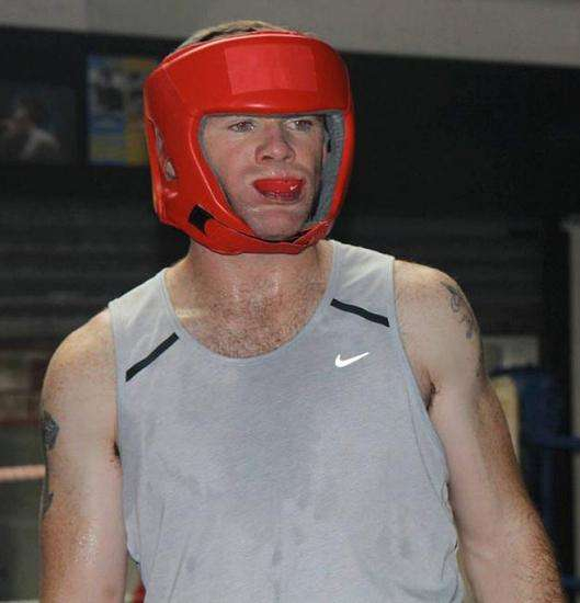 △鲁尼的拳击手造型