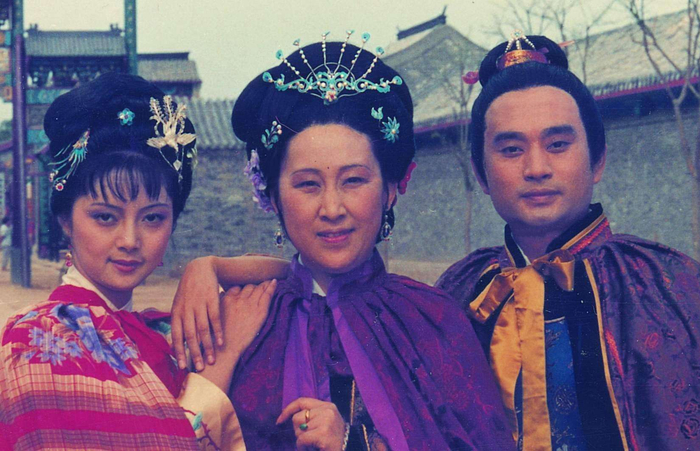 红楼梦中神秘人物,从头到尾贯穿始终,他死后,四大家族从此衰败