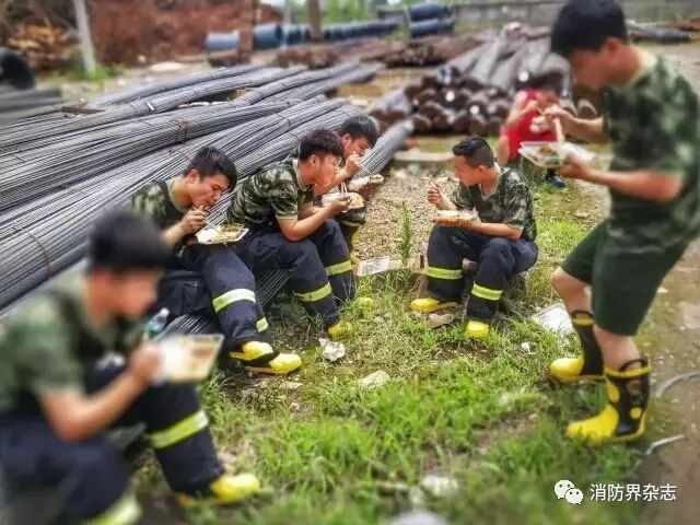 消防员救火前后最真实的一幕！第10张看哭了！