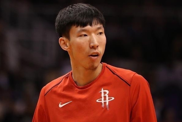 周琦12分钟两3分3纪录到手 2攻1防送惊喜哈登也疯狂