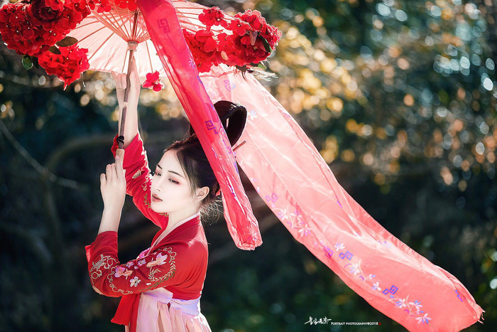 【舞动红绫】
