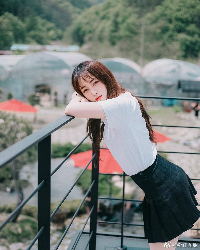 青春动人的魅力女生,气质不错哦。