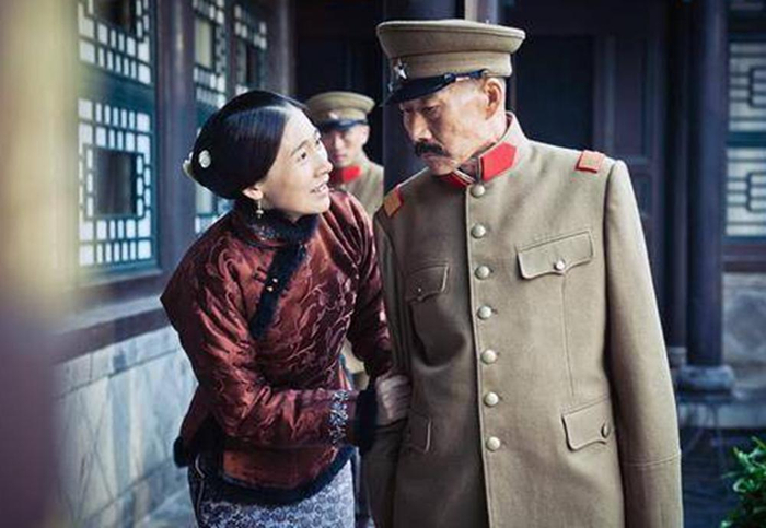 她才貌双全, 是张作霖的五姨太, 皇姑屯事件后全靠她稳住东北局势