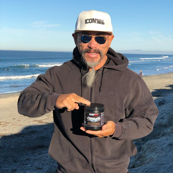 然而脱下衣服，让同为爷们儿的我分分钟怀疑人生；