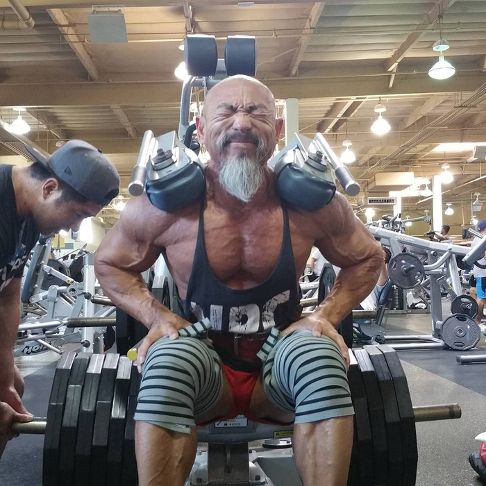 Nhon大叔对健身总是全力以赴，毫无保留；