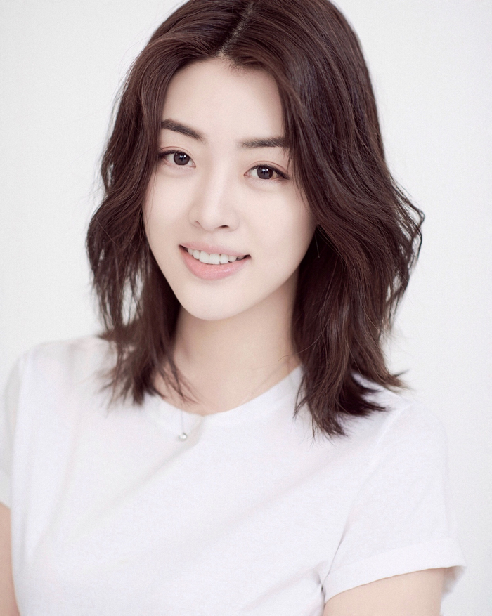 《内衣先生》大年初一亮相优酷 余薇薇饰演人格分裂女明星