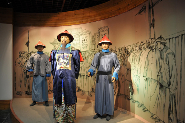 清朝官服到底是谁设计,为何如此设计?史学家:与明朝有关!|官服|服饰|女真人|设计|士卒_新浪新闻