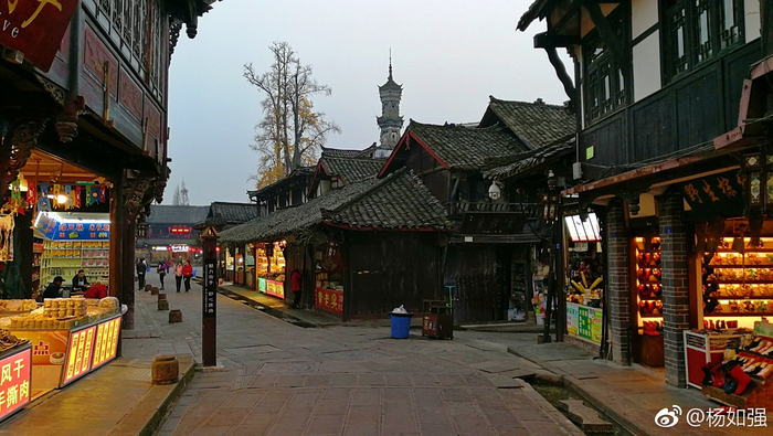 青城后山,街子古镇。